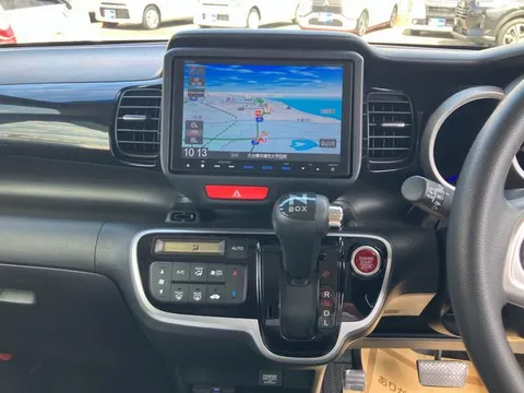 Honda N-BOX Custom