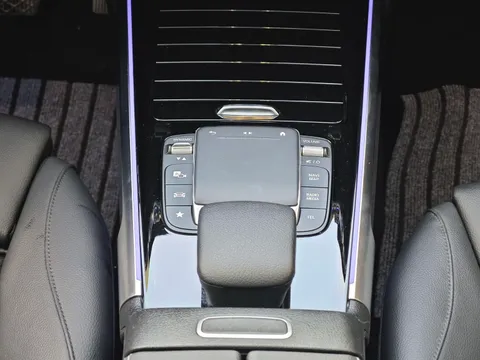 Mercedes-Benz Mercedes-Benz GLB