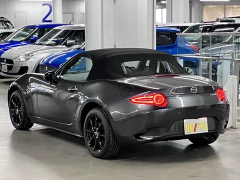 Mazda MX-5 (Roadster)