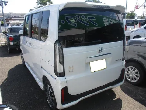 Honda N-BOX Custom