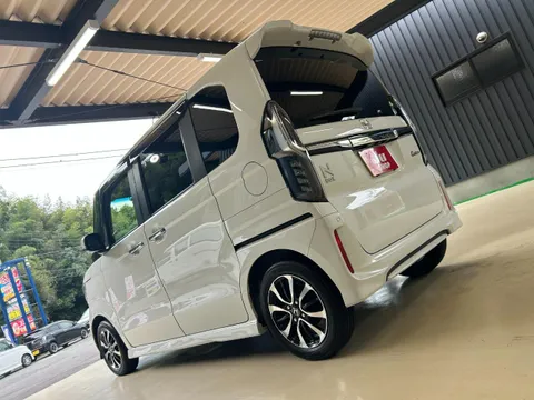 Honda N-BOX Custom