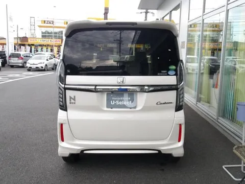 Honda N-BOX Custom