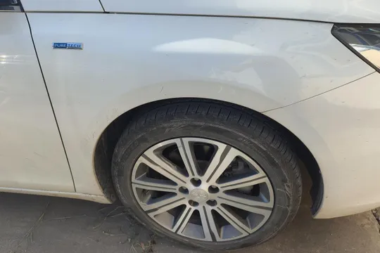 Peugeot 408