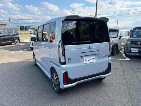 Honda N-BOX Custom