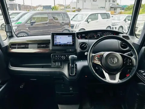Honda N-BOX Custom