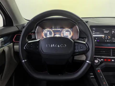 Lynk & Co Lynk & Co 06