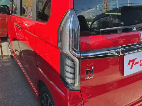 Honda N-BOX Custom