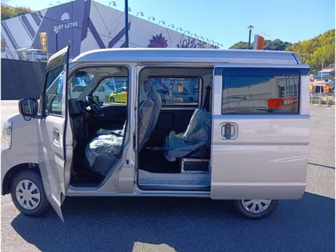 Nissan Clipper Van