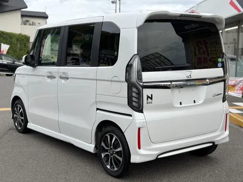 Honda N-BOX Custom