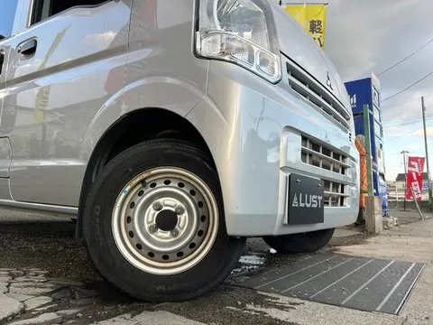 Mitsubishi Minicab Van