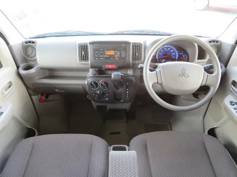 Mitsubishi Minicab Van