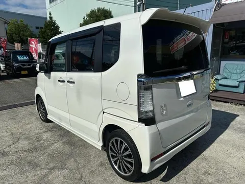 Honda N-BOX Custom