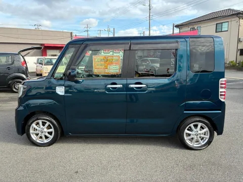 Toyota Pixis Mega
