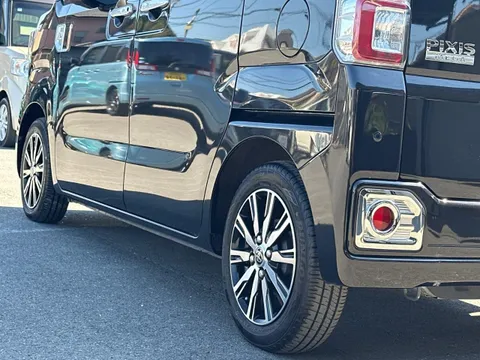 Toyota Pixis Mega