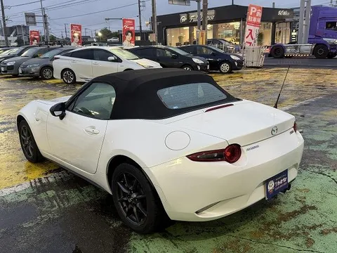 Mazda MX-5 (Roadster)