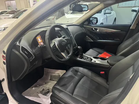 Infiniti Q50L