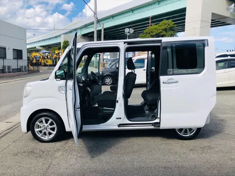 Toyota Pixis Mega