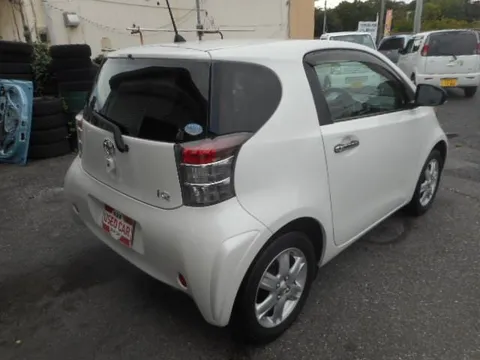 Toyota iQ