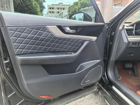 Hongqi HS5