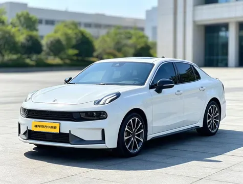 Lynk & Co 03