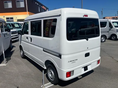 Mitsubishi Minicab Van