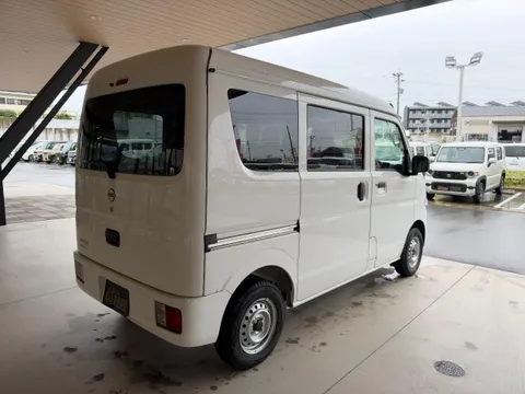Nissan Clipper Van