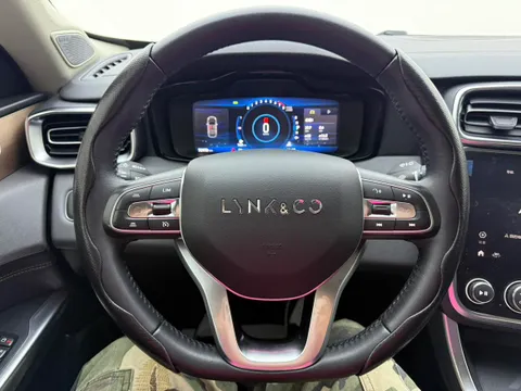 Lynk & Co 01