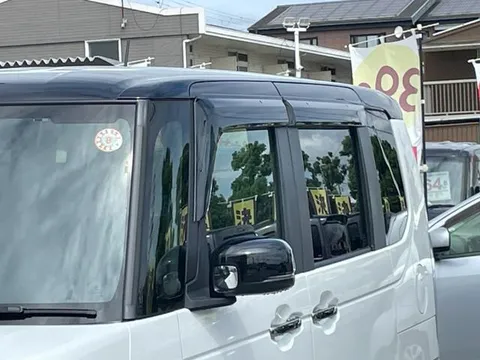 Honda N-BOX Custom