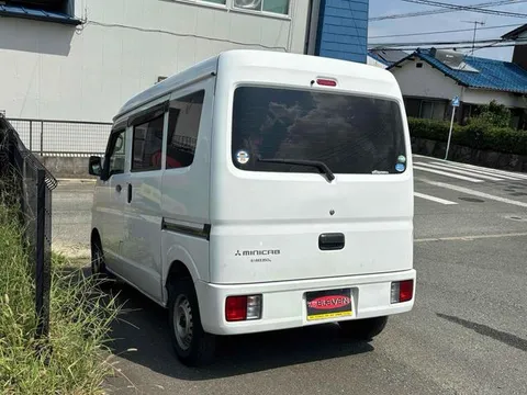 Mitsubishi Minicab Van
