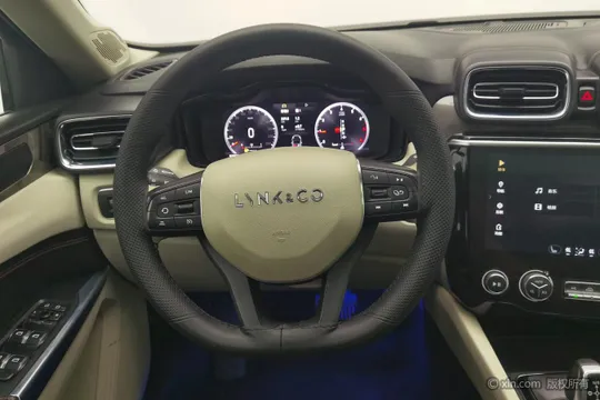 Lynk & Co 02