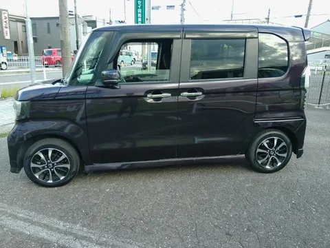 Honda N-BOX Custom