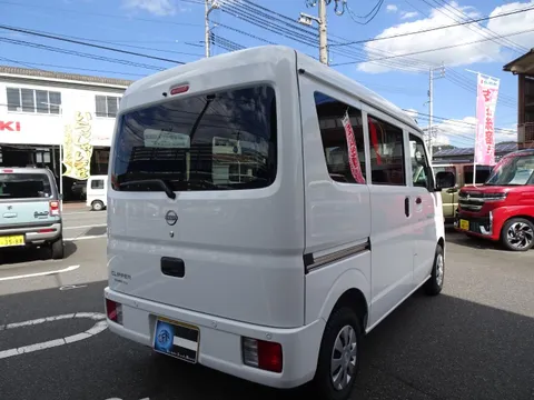 Nissan Clipper Van