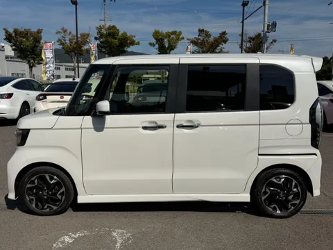 Honda N-BOX Custom