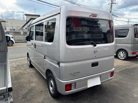 Nissan Clipper Van