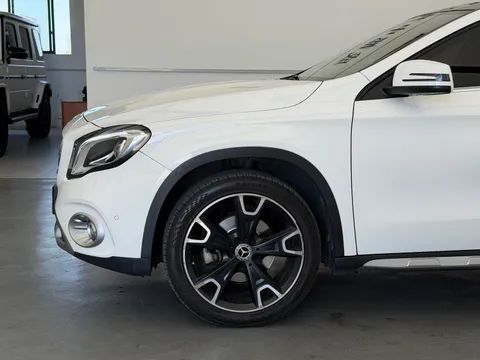Mercedes-Benz Mercedes-Benz GLA
