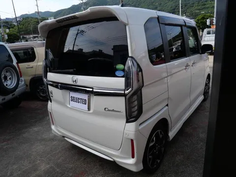 Honda N-BOX Custom