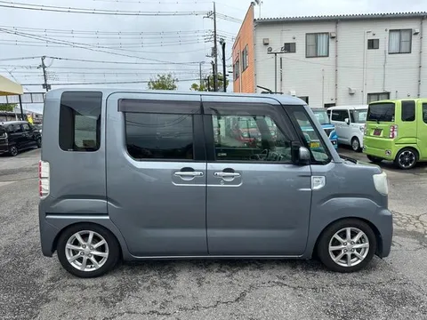 Toyota Pixis Mega