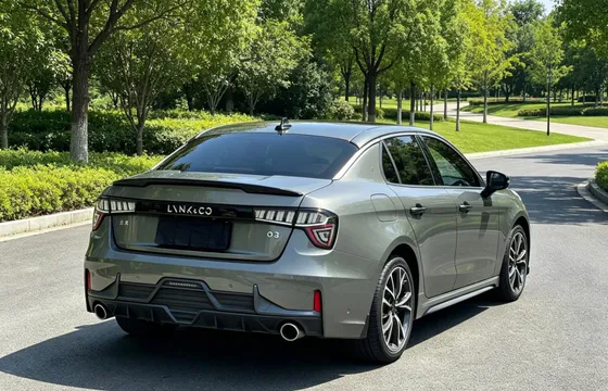 Lynk & Co 03