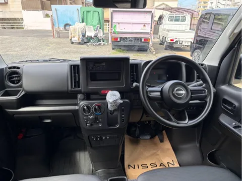 Nissan Clipper Van