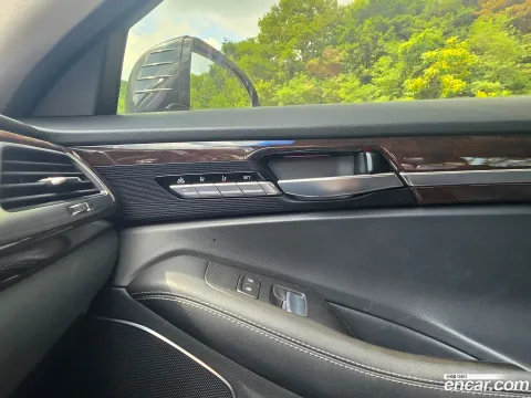 Genesis G90 (EQ900)