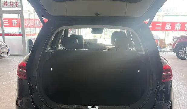Hongqi HS5