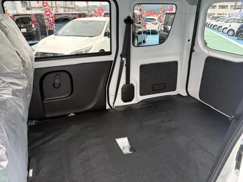 Nissan Clipper Van