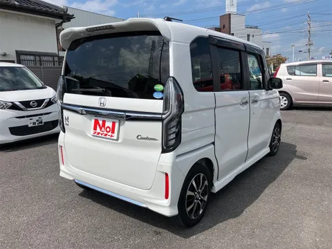 Honda N-BOX Custom