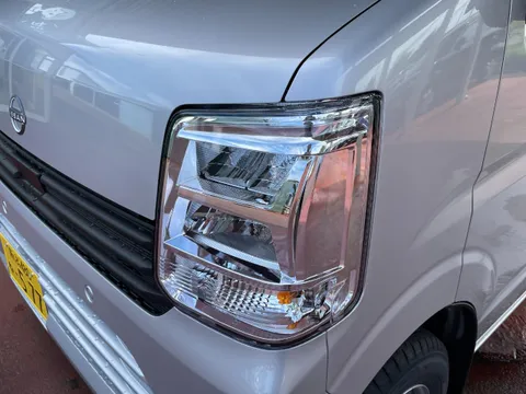 Nissan Clipper Van