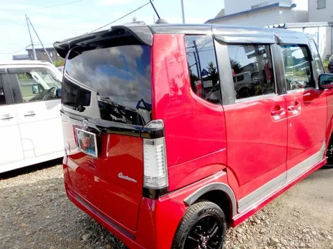Honda N-BOX Custom
