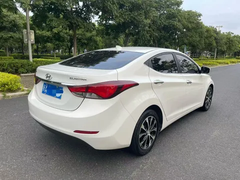 Hyundai Elantra (Avante)
