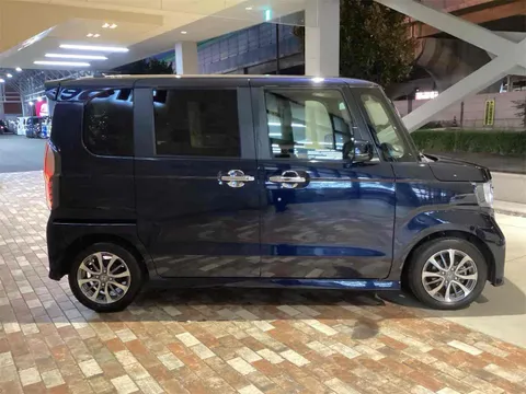 Honda N-BOX Custom