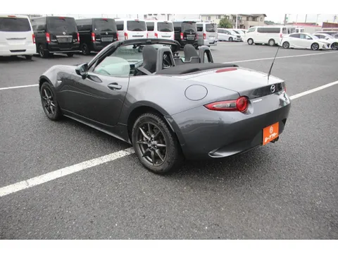 Mazda MX-5 (Roadster)