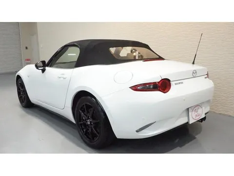 Mazda MX-5 (Roadster)