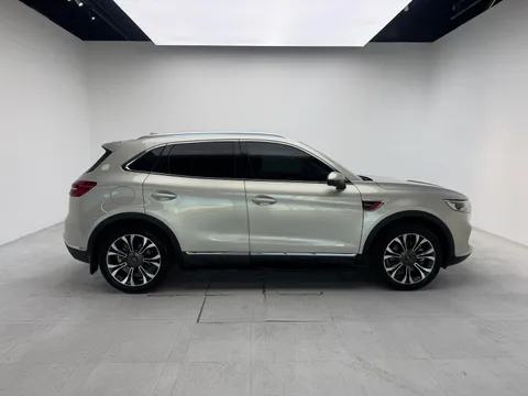 Hongqi HS5